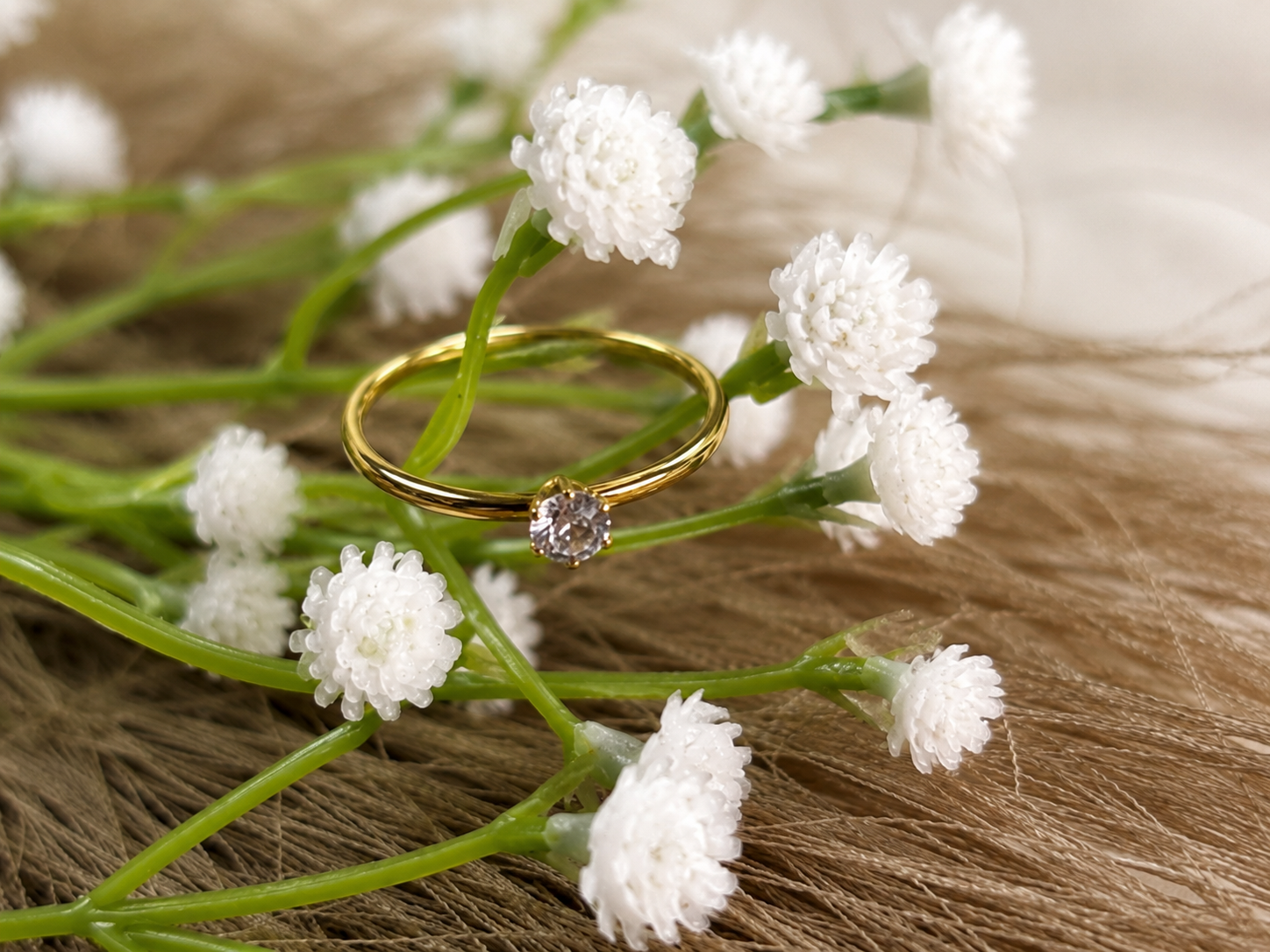 Luna Dot Ring